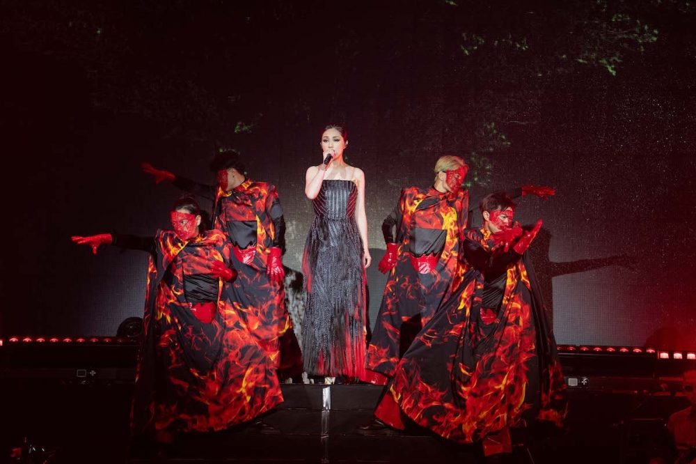 杨千嬅一连唱出多首经典歌曲。-星艺娱乐提供-