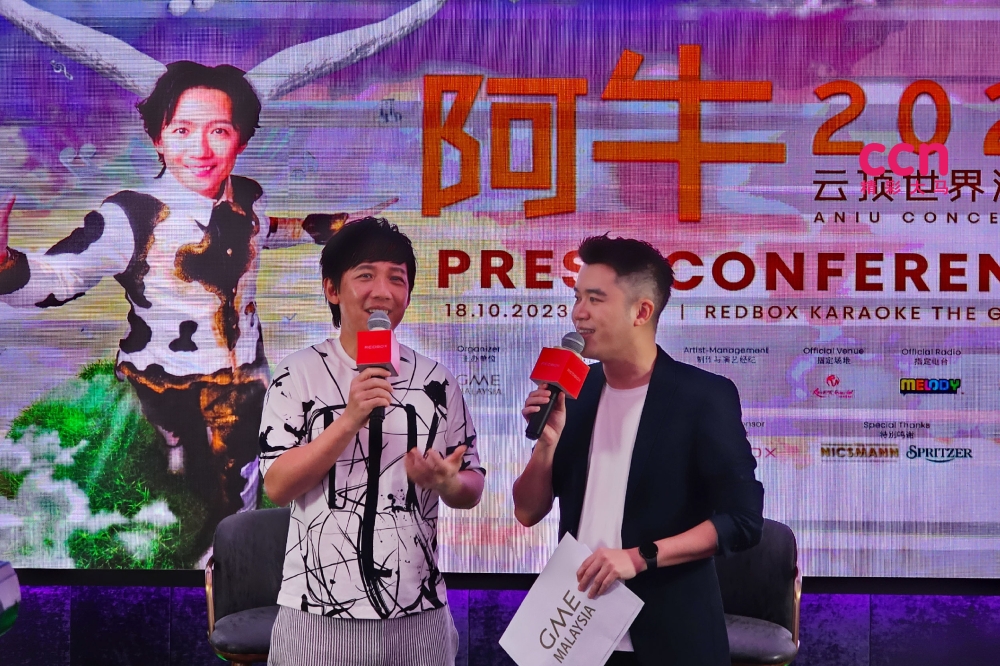 阿牛表示海报上戴的牛角不是P图,是真的牛角。-杨琇媖摄-