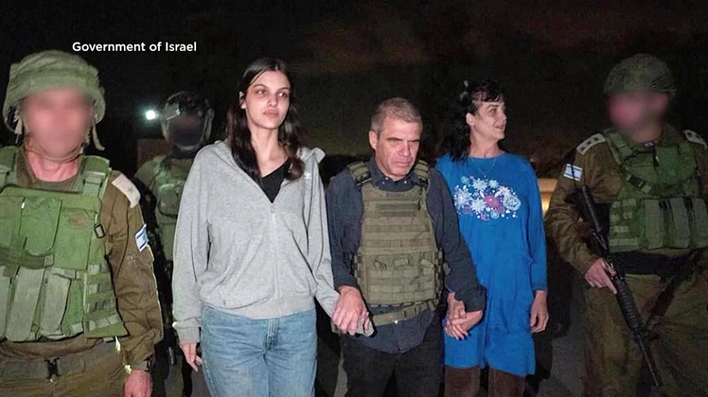 巴勒斯坦激进组织哈马斯释放两名被扣押的美国人，两人是一对母女，分别59和17岁。以色列证实已接回2人。-法新社-