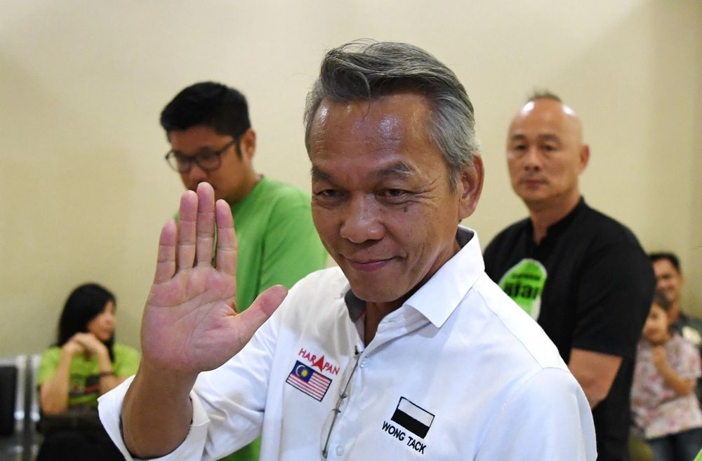黄德抨政府立场一再U转，证明希盟只是利用反莱纳斯民众，来达到其政治目的。-马新社-