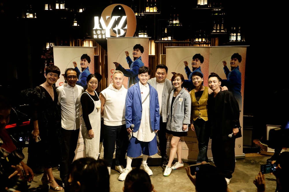 蒋佩佩（左起）、Pacai、张水蓉、KK Wong、易桀齐、车子、Phoebe 菲比、周博华和颜小丹一同合影。-Sayuti Zainudin摄-