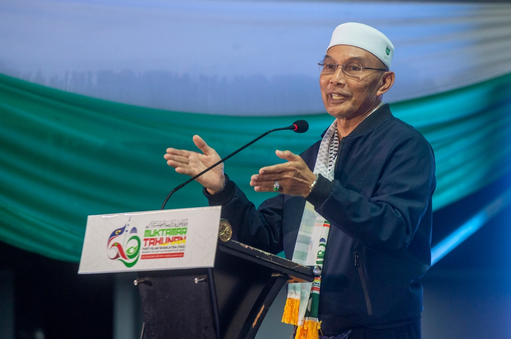 莫哈末苏克里说，伊党国会议员皆被教导忠于党，不会为特定利益而支持政敌。-Shafwan Zaidon摄-