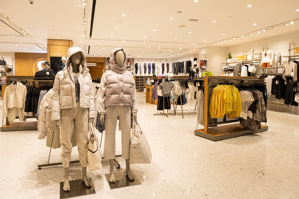 新门店还将推出两款最新的节日系列,即Winter Whites系列和Moon Bow系列。-lululemon提供-