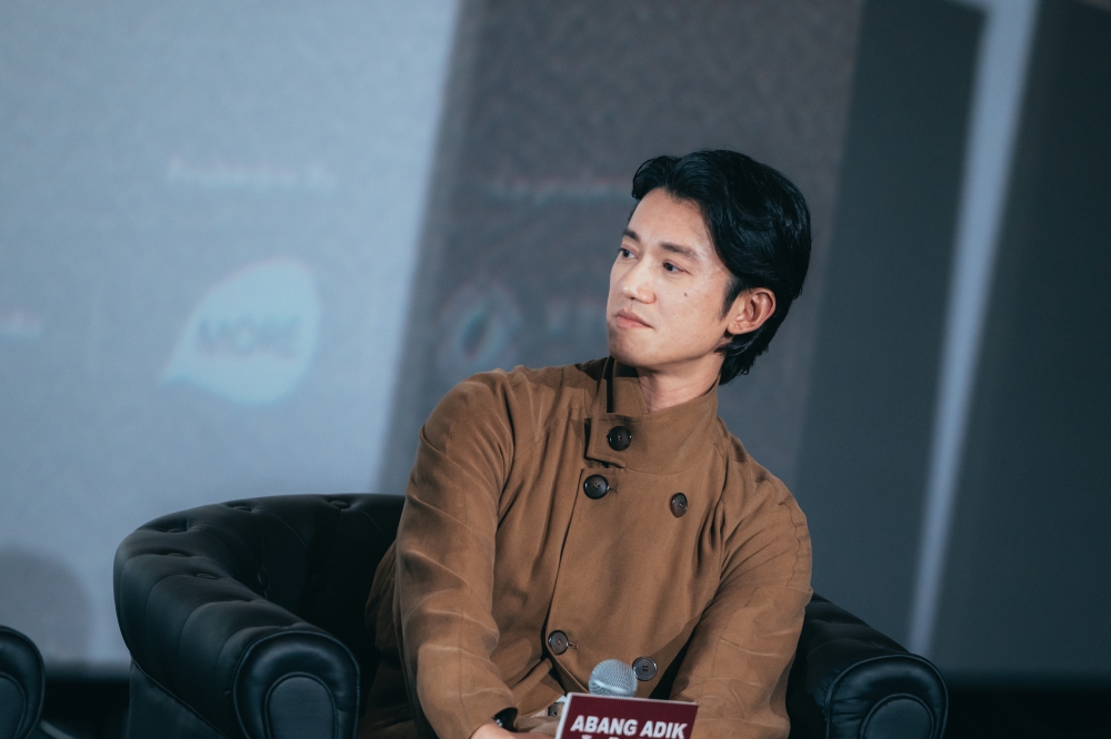 吴慷仁指三年前来马拍影集《彼岸之嫁》，当时都住在酒店和在室内拍摄，没感受到大马的阳光和流更多的汗。-摩尔娱乐提供-