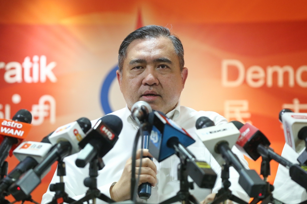 陆兆福反驳，有关行动党是本次内阁改组最大受益者的说法。-Yusof Mat Isa摄-