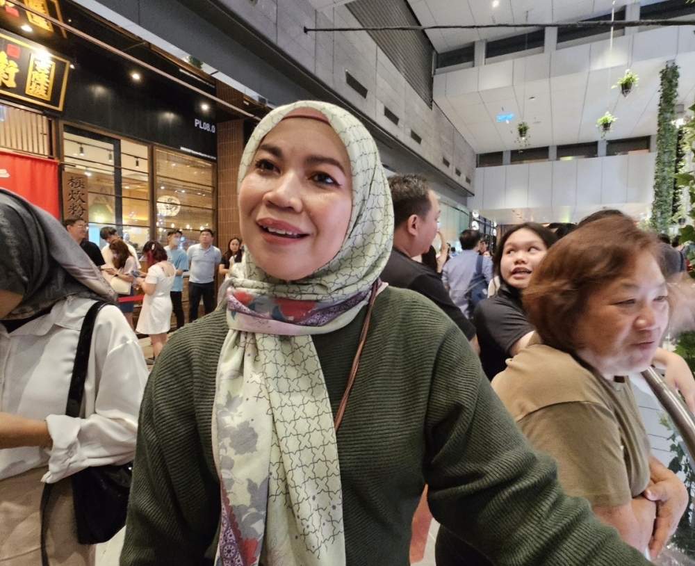 已经喜欢梁朝伟二十多年的巫裔资深影迷Elly，表示一定会在《金手指》全马上映时买票进场支持。-杨琇媖摄-