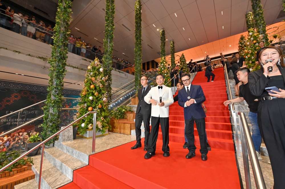 香港影帝“伟仔”梁朝伟，与导演兼编剧庄文强（左）以及监制黄斌（右）与影迷见面。-GSC提供-