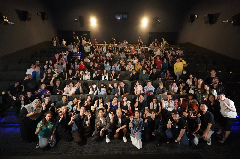 《富都青年》团队和观众一同合影。-摩尔娱乐提供-