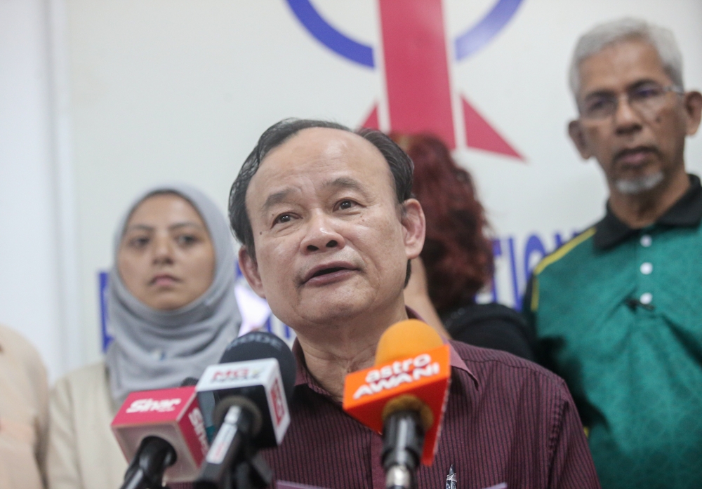 警方已向倪可汉录取口供，以协助调查后者的“委任非穆斯林宪法专家，加入研究伊斯兰法与联邦宪法之间冲突的委员会”建议。-Farhan Najib摄-