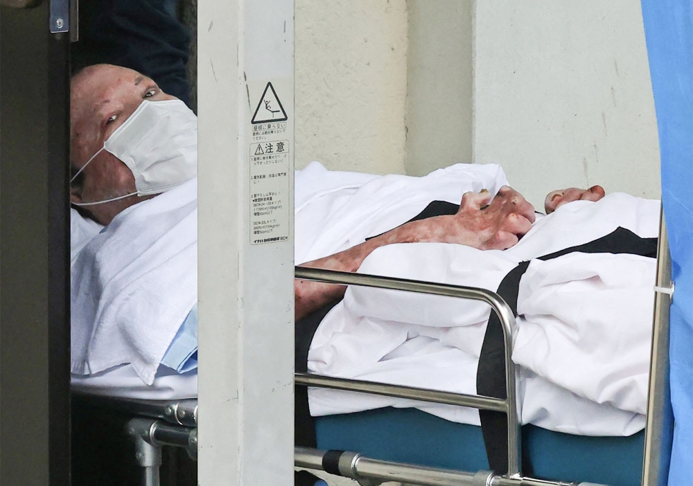 犯下日本2019年“京都动画”36死纵火案的45岁被告青叶真司，周四被京都地方法院判处死刑。图为青叶真司2020年5月被捕。-法新社-