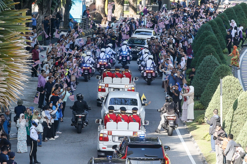 法米赞赏国内主流与非主流媒体和社交媒体平台，全面及出色报道国家元首苏丹阿都拉卸任欢送仪式及相关活动。-Sayuti Zainudin摄-