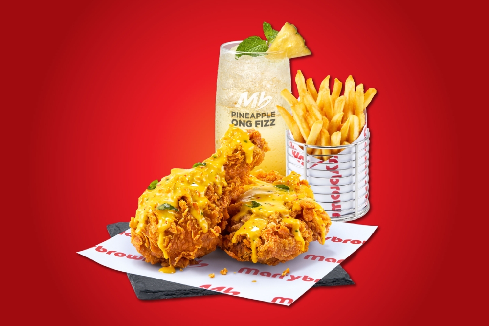 喜爱Marrybrown招牌脆香鸡的顾客,可以品尝Egg- stra Ong Chicken套餐。-Marrybrown提供/精彩大马制图-