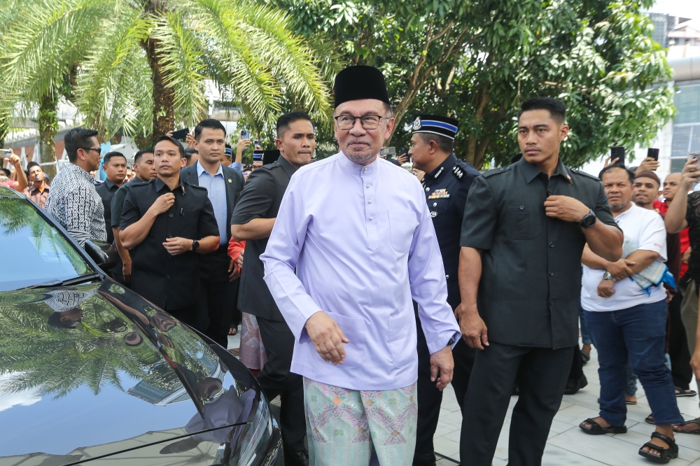 安华说，是法律赋予国家元首赦免权。-Yusof Mat Isa摄-