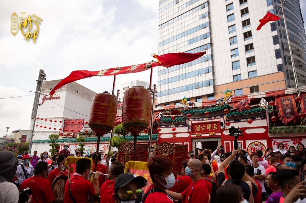 民众也能参与历史悠久的柔佛古庙游神。-摘自柔佛古庙的脸书-