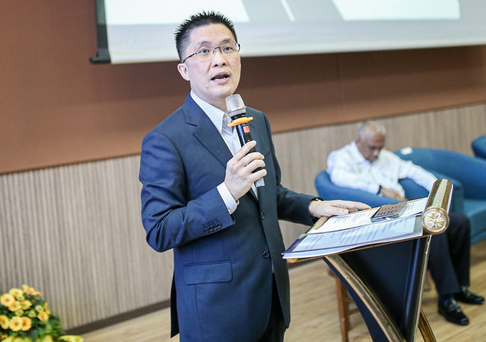 黄家和（图）促民众，向教育部公共投诉管理系统，举报学生使用鼻吸产品“能量棒”的问题。-Farhan Najib摄-