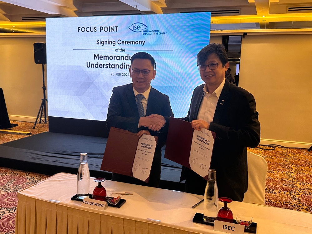 Focus Point宣布与ISEC成为是战略合作伙伴关系,左起是廖俊亮以及ISEC私人有限公司首席执行员黄俊贤。-方贝欣摄-