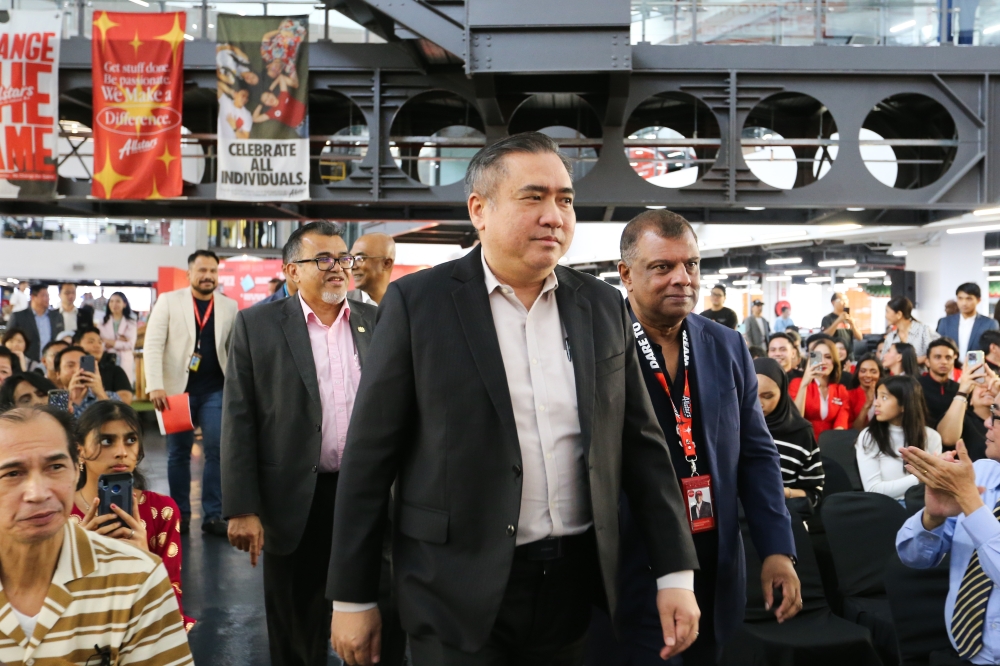 陆兆福周一出席亚航开斋节固定机票推介礼。-Miera Zulyana摄-