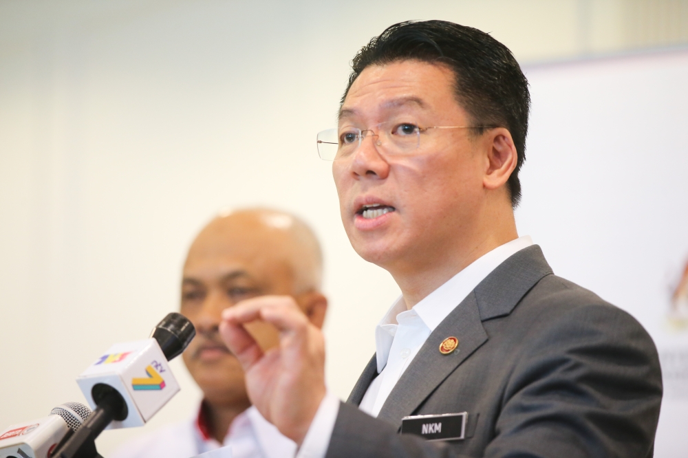 倪可敏母亲位于曼绒爱大华的住家，收到散落一地的恐吓传单。-Miera Zulyana摄-