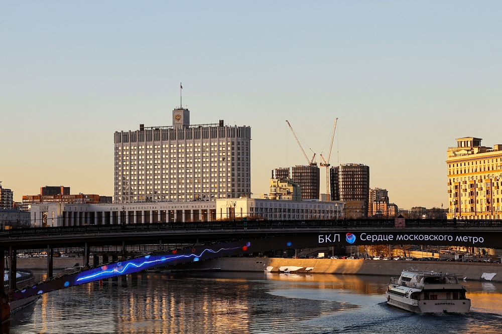 美国驻莫斯科大使馆周四发出安全警示，称有极端分子计划在未来两天内，针对莫斯科的大型聚会发动攻击。图为莫斯科俄国政府大厦资料照。-路透社-