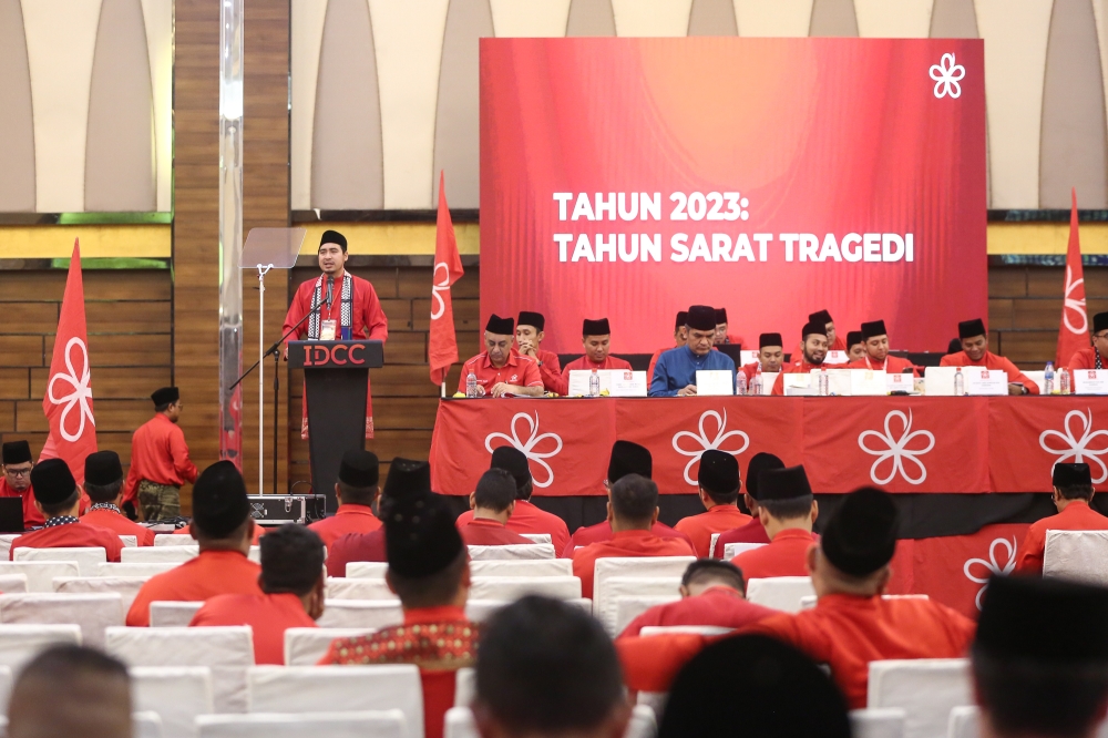 公正党消息人士声称，有数百名土团党基层因各种理由加入公正党。-Yusof Mat Isa摄-
