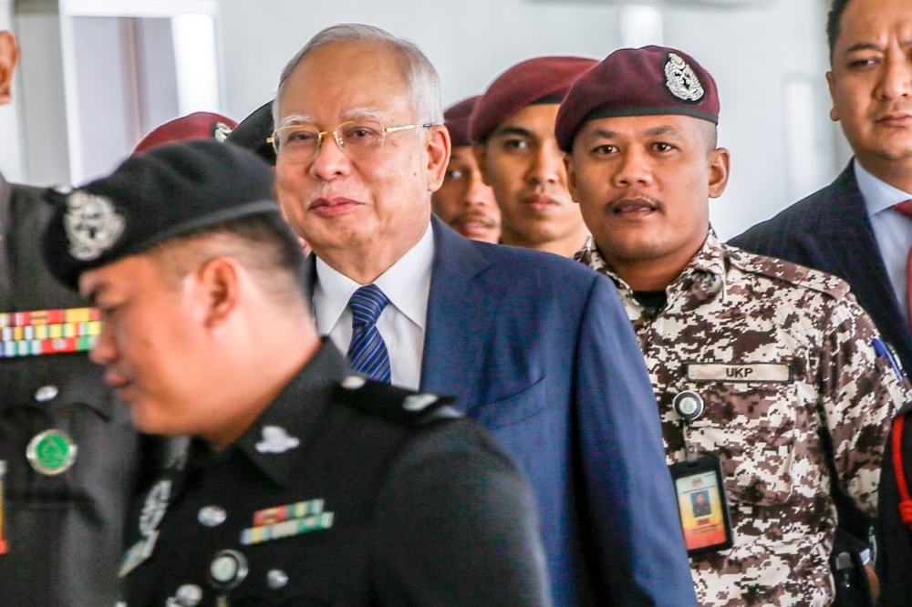 一名关键证人将提呈宣誓书，以支持首相拿督斯里纳吉入禀法庭申请司法审核。-Hari Anggara摄-