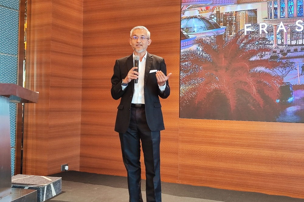 拿督莫哈末阿兹米表示：“投资吉隆坡机构乐见Sports Direct在我国扩大业务方面所取得的重大成就。”-刘家仪摄-