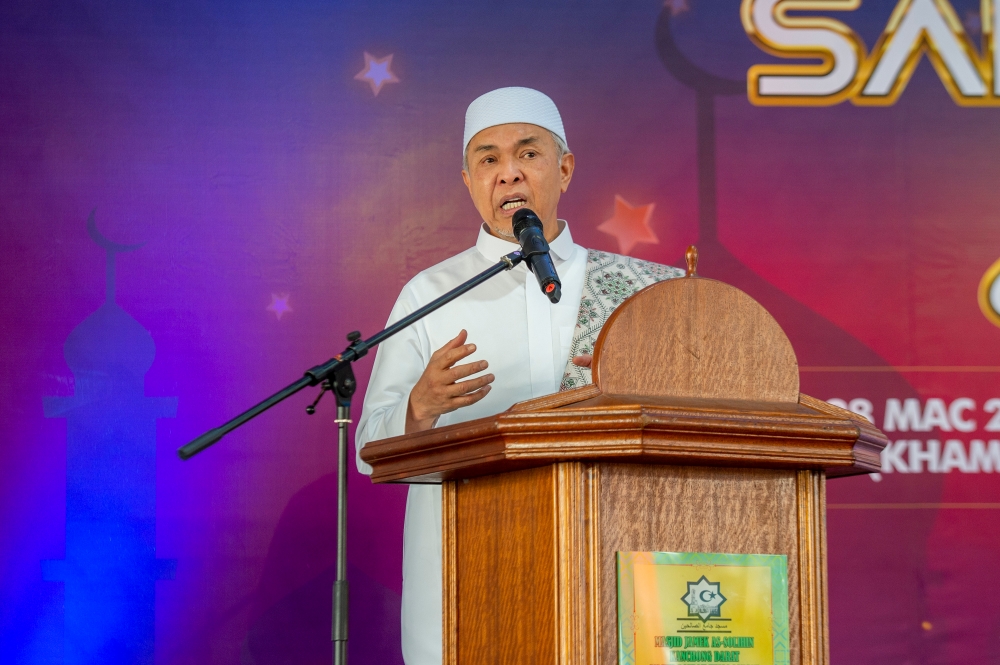 阿末扎希表示，政府宣布公务员将调薪超过13%，并不是派给新古毛州席补选的“糖果”。-Shafwan Zaidon摄-