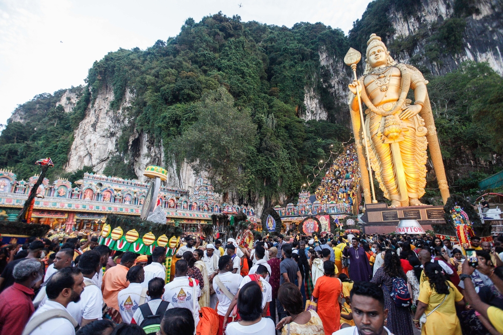 纳因莫达认为，外国游客在黑风洞兴都庙内诵读可兰经，是侮辱兴都教的行为。-Sayuti Zainudin摄-
