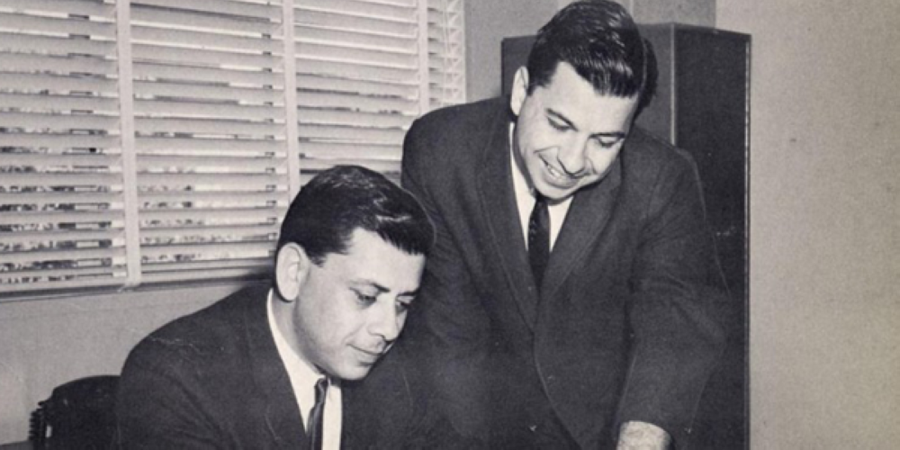 罗伯特和理查德这两兄弟，生前是迪士尼的黄金组合。-图摘自SF PlayHouse官网-