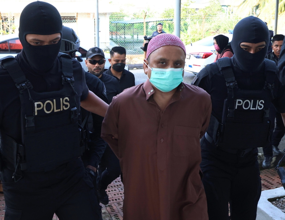 哈斯拉布被控透过脸书户头，宣传达伊沙（Daesh）恐怖主义组织的方式作出支持。-马新社-