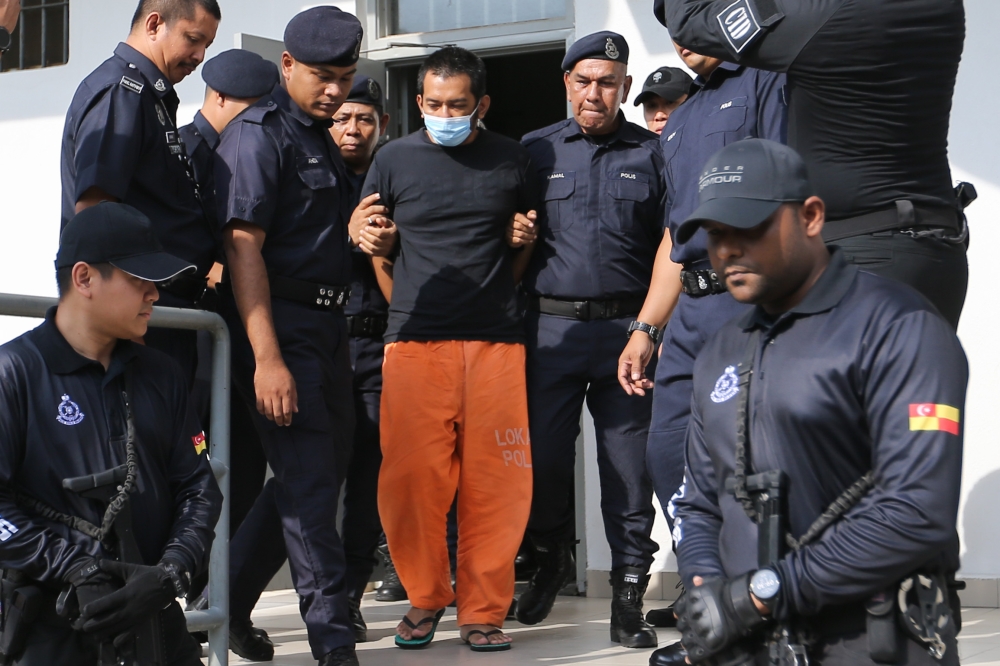 被告哈菲祖（图）被控意图谋杀其妻子，并导致她的私人保镖受重伤，但他否认有罪。-Miera Zulyana摄-