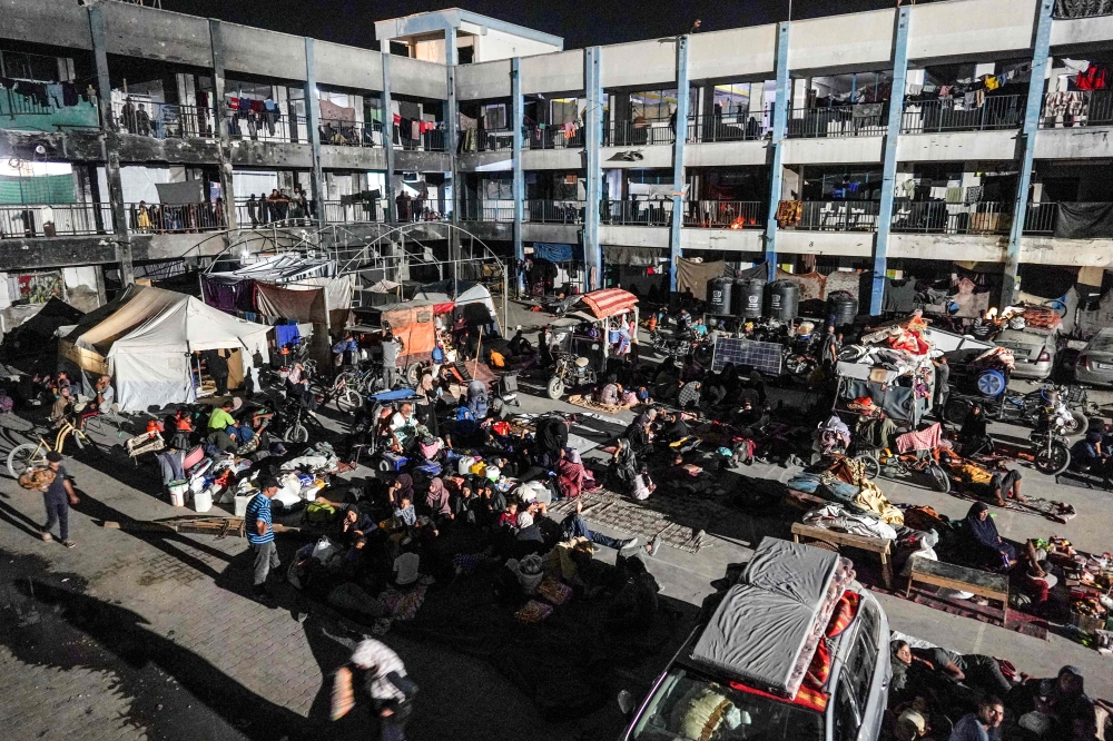 8月8日，流离失所的巴勒斯坦人在加沙地带南部一所联合国学校里避难。-法新社-