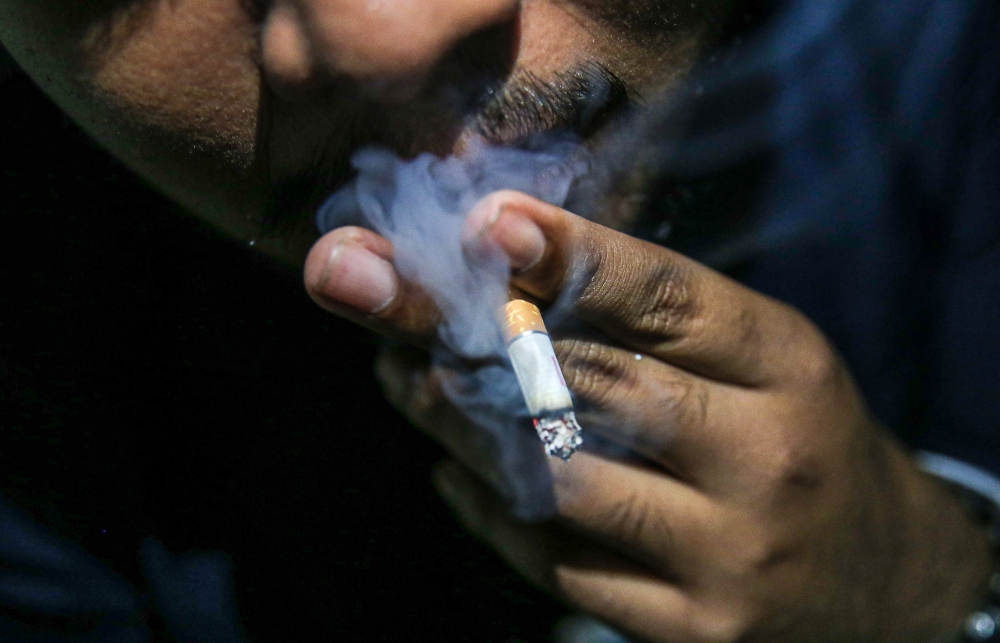 大马医药协会认为，政府在解决烟瘾方面，需要有更大的政治决心。-Farhan Najib摄-