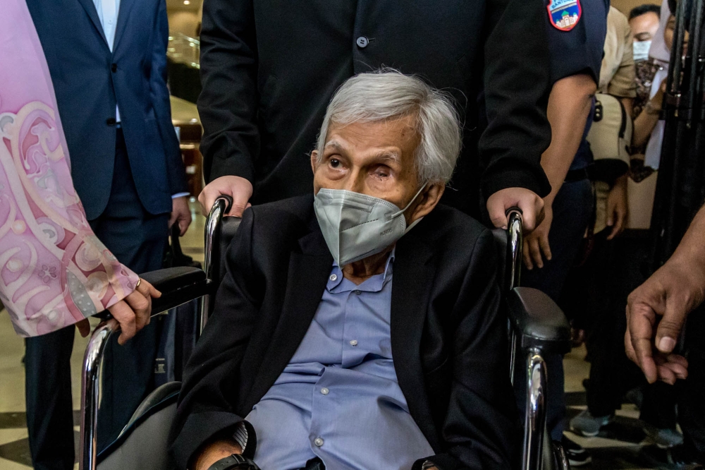 达因宣称生病而无法出庭面审，不过遭到控方的质疑。-Firdaus Latif摄-