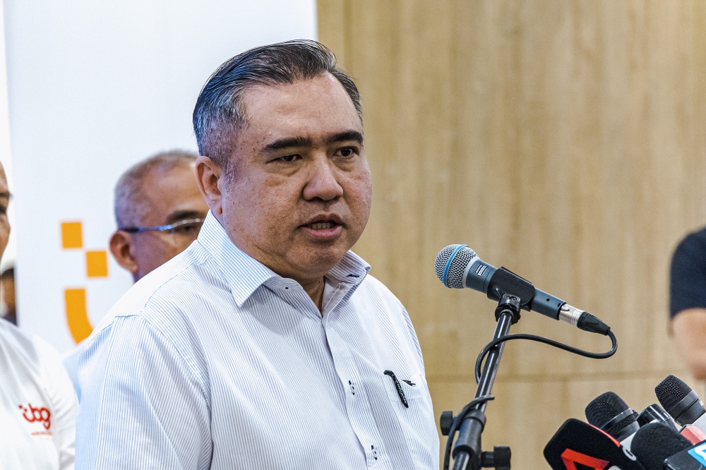 陆兆福说，InDrive和Maxim违规提供服务，必须在7月24日起停止营运。-Firdaus Latif摄-