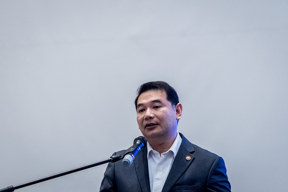 拉菲兹说，任何有关RON95合理化事宜的决策，将由财政部公布。-Firdaus Latif摄-