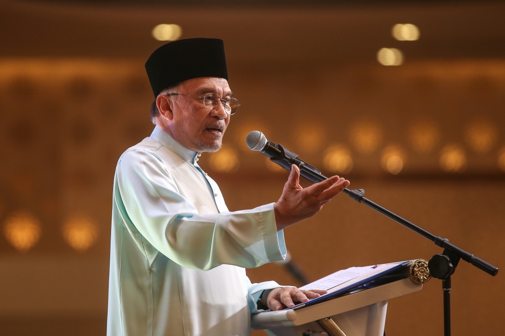 安华说，阿占巴基是反贪会成立以来，首个敢对付大人物的人。-Yusof Mat Isa摄-