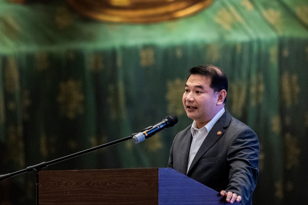 拉菲兹宣布辞去经济部长职，从6月17日起生效。-Firdaus Latif摄-