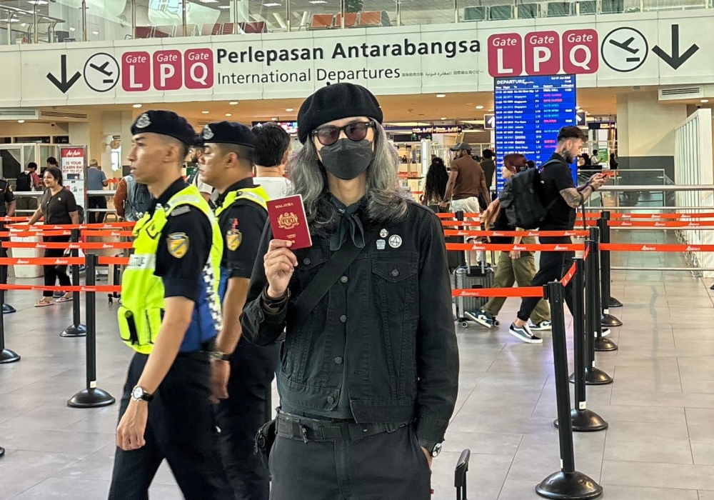 法米惹扎周六表示，他在KLIA2被移民局官员拦下，不准许他搭飞机出境。-图取自Fahmi Reza面子书-