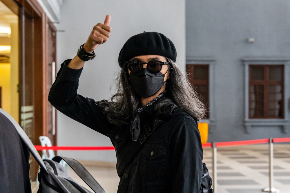 法米惹扎不满政府和警方在禁止他出国后又互相推卸责任，决定上法庭讨回公道。-Firdaus Latif摄-