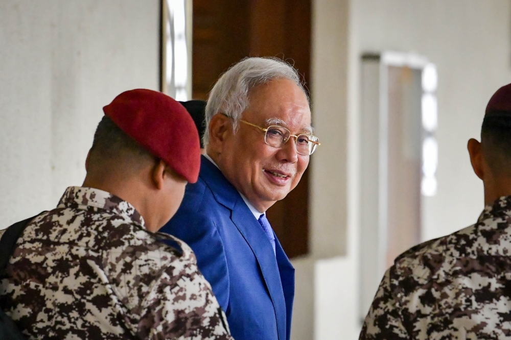 纳吉寻求撤销SRC国际公司案洗钱控状的陈情水被驳回。-Firdaus Latif摄-
