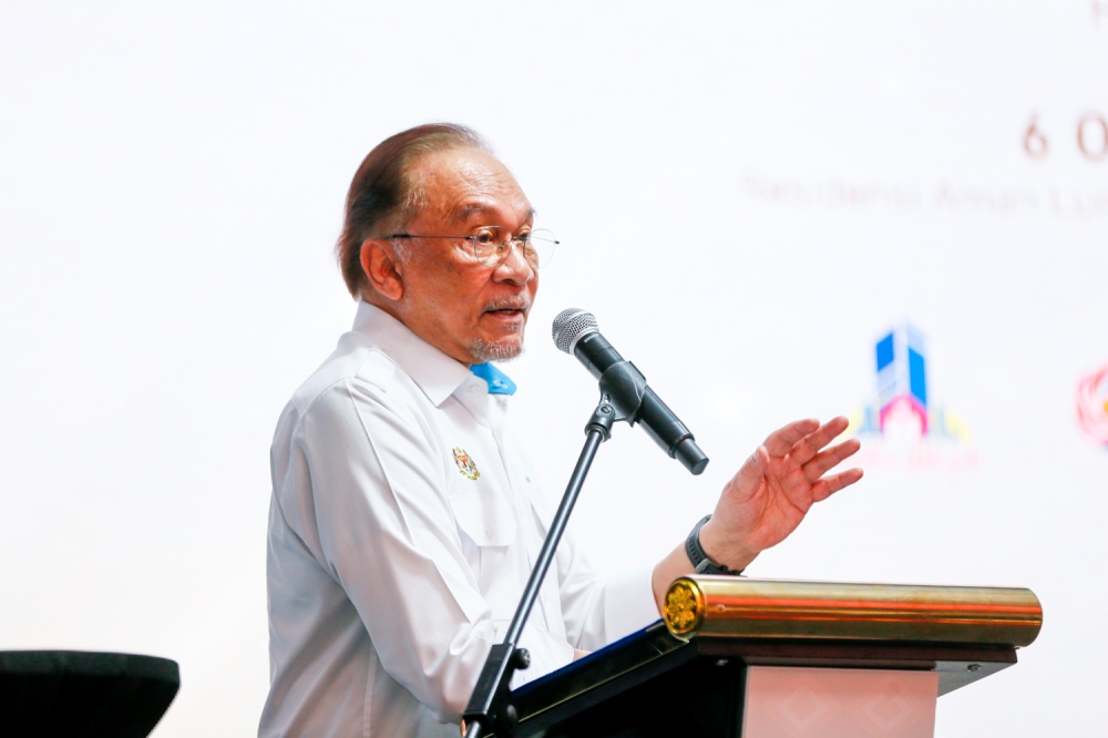 安华说，在与美国进行谈判时，大马在土著优先政策采取不妥协的立场。-Raymond Man摄-