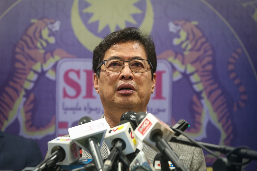 阿占巴基说，反贪会正在向英国执法当局索取资产，以调查马哈迪的海外资产。-Yusof Mat Isa摄-