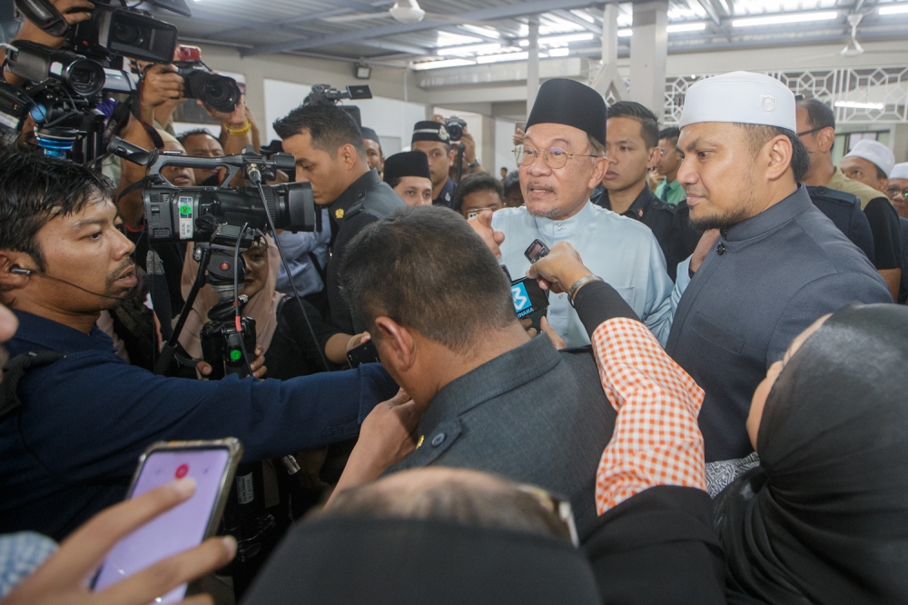 安华说，各造应支持以和平方式解决以巴课题，而不是挑起争端。-Raymond Manuel摄-