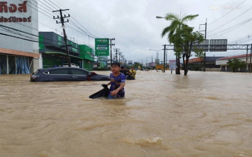 随着合艾及泰南数个地区严重水灾，造成约4000名大马公民滞留在当地。-马新社/泰国防灾减灾厅-
