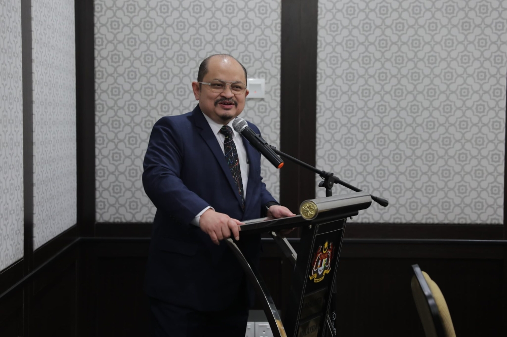 三苏被指控收取刁健城的贿赂，面对反贪会的调查。