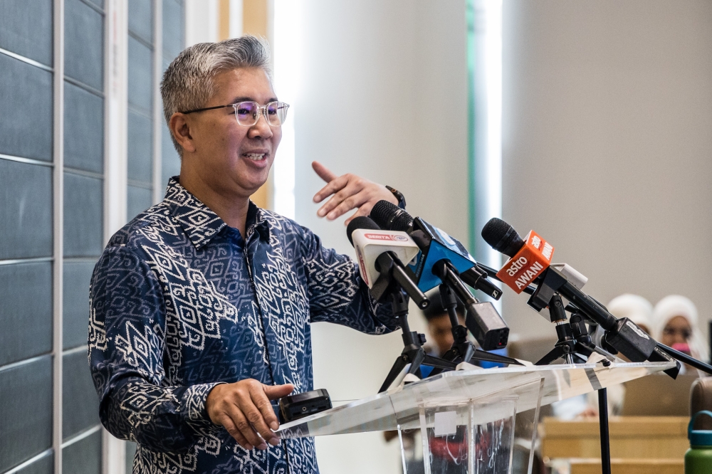 东姑扎菲鲁将因为上议员任期届满，即将卸下部长职。-Firdaus Latif-摄