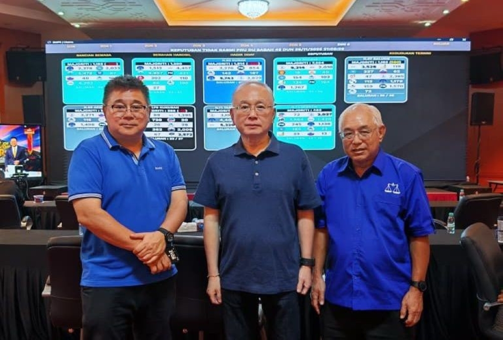 魏家祥（中）说，虽然陈锦雄（左）与李集锦落选，但马华的士气没受打击，依然会继续为民服务。-魏家祥脸书-