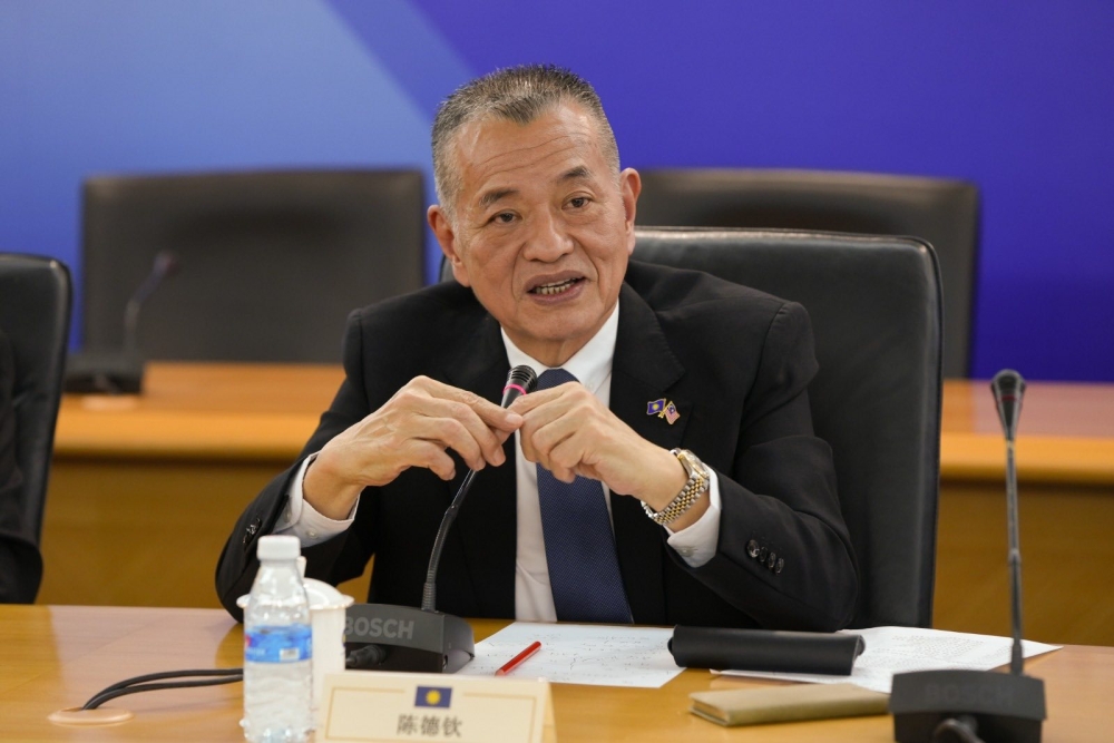 陈德钦说，政府允许自己拖延退税，然而企业迟报税则面对高额罚款，这种行为犹如抢匪。-图取自陈德钦脸书-