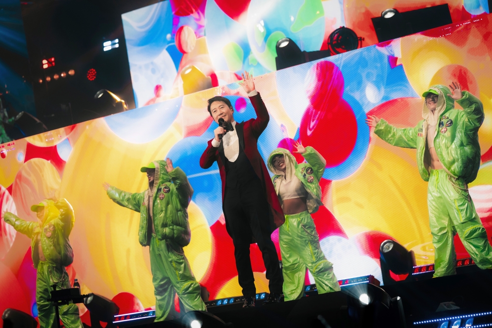 歌迷视觉听觉双重享受！黎明首场巡演“听出耳油”